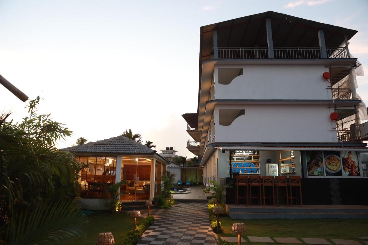 Gracias Cafe & Resort Morjim Buitenkant foto