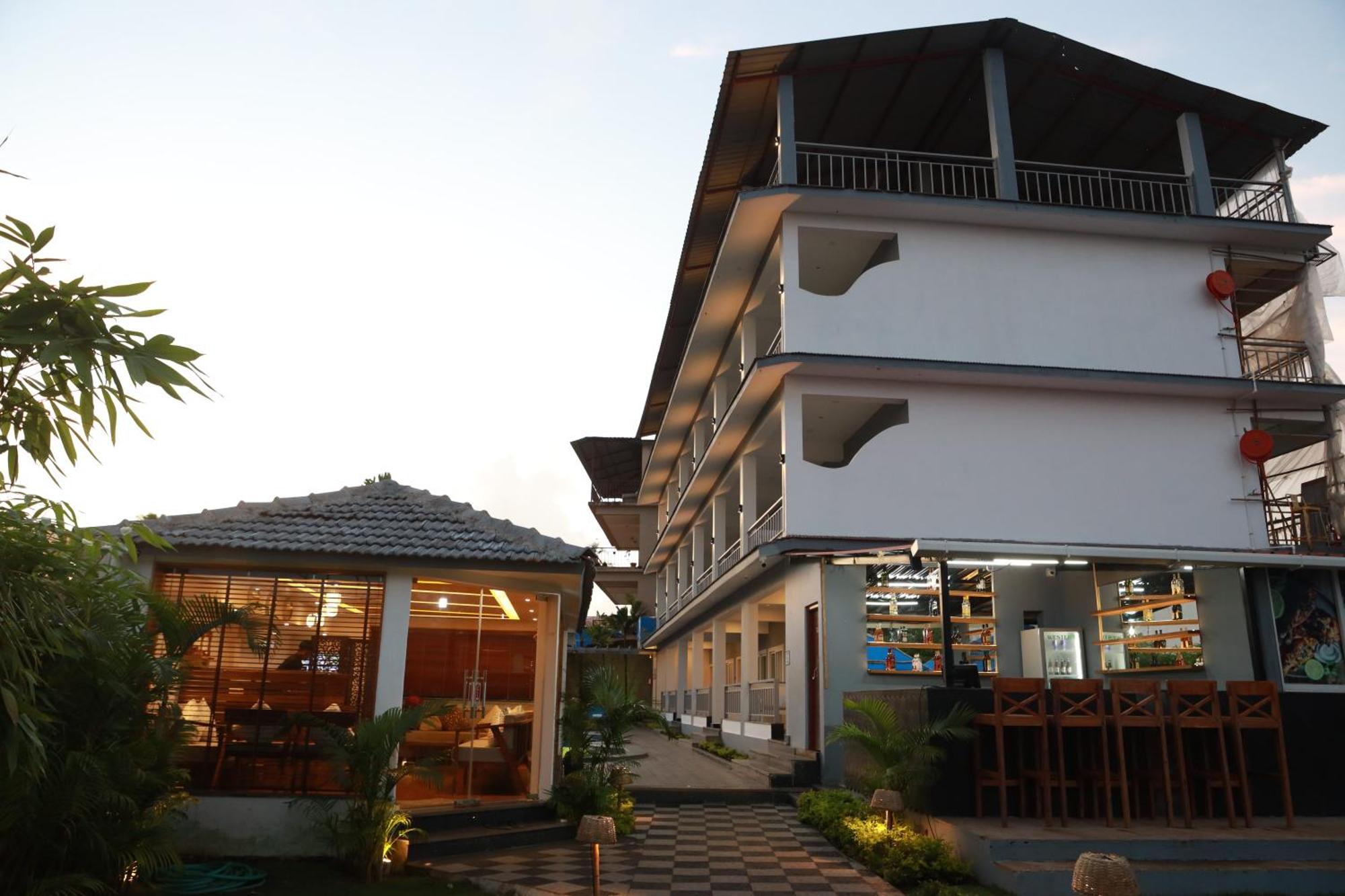 Gracias Cafe & Resort Morjim Buitenkant foto