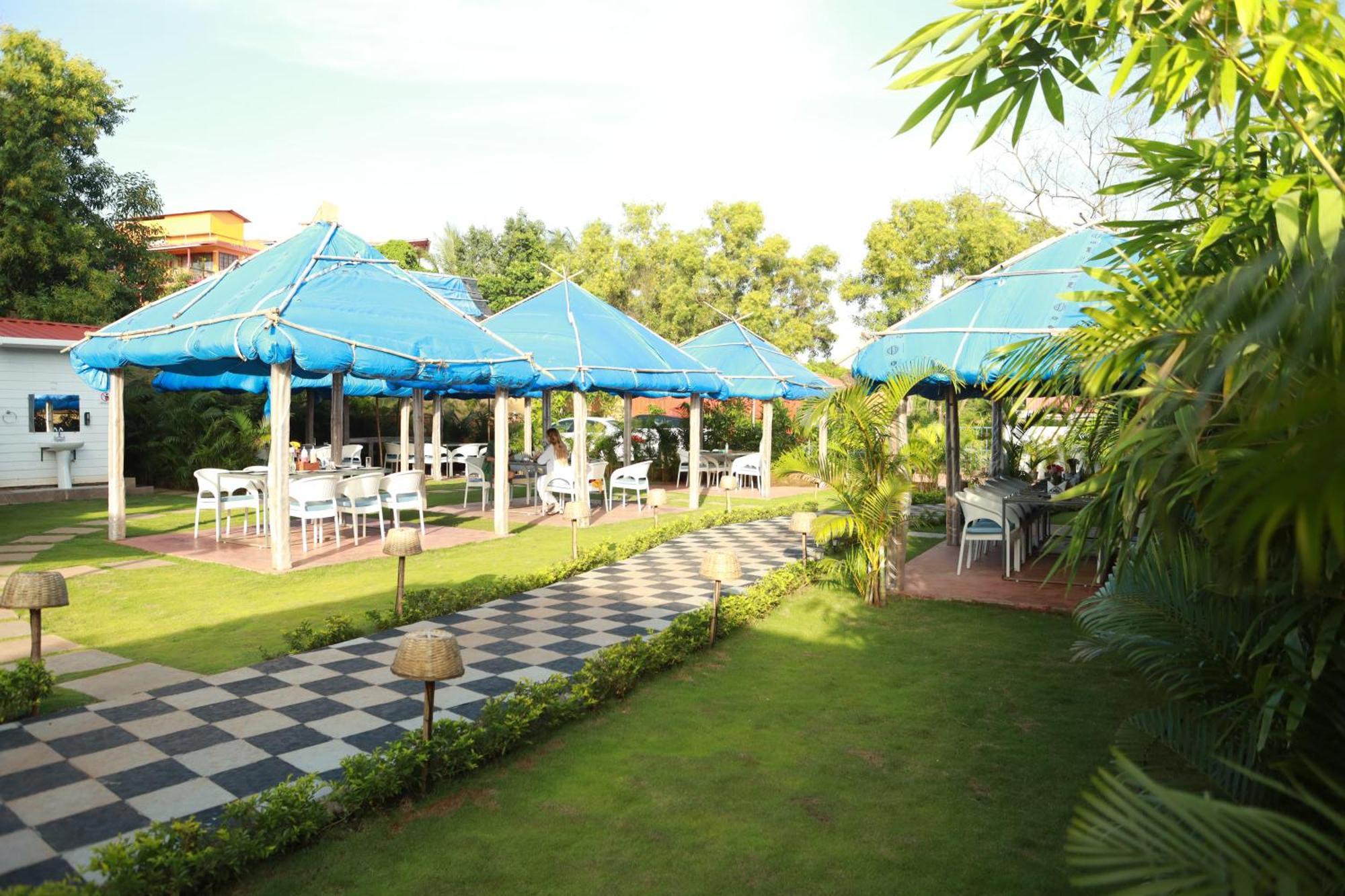 Gracias Cafe & Resort Morjim Buitenkant foto