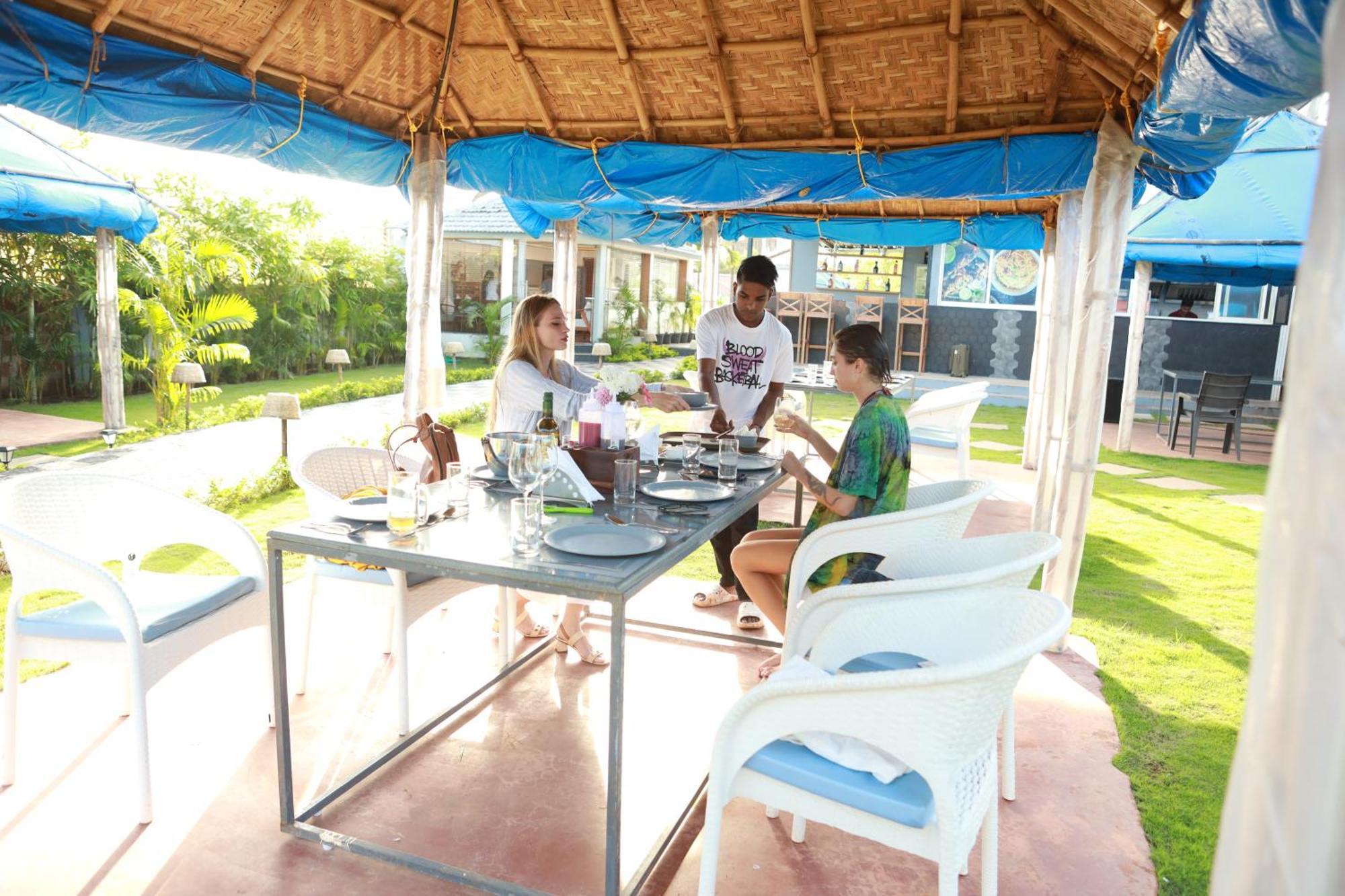 Gracias Cafe & Resort Morjim Buitenkant foto
